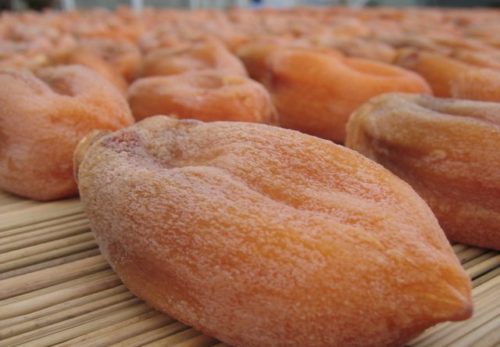 甲州の太陽と北風が作り出す秋の風物詩(ころ柿)